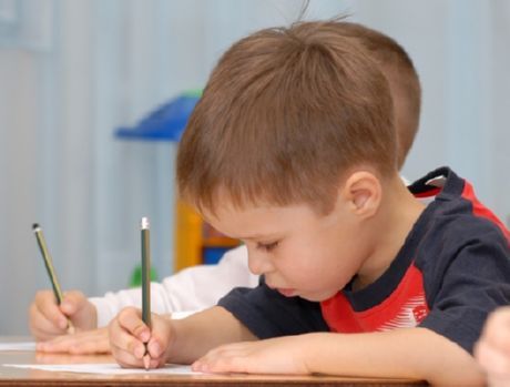 Ako učiť dieťa písať je problém pre mnohých mladých rodičov