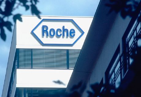 Spoločnosť Roche má podozrenie z utajovania údajov o nežiaducich účinkoch liekov